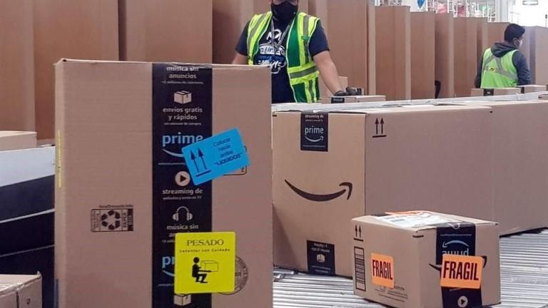 Hace alianza Amazon con "tienditas"