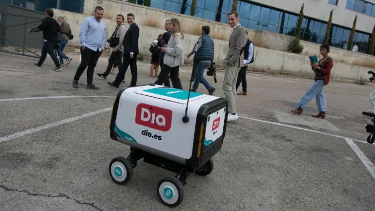 Estrena España sus primeros robots de reparto a domicilio
