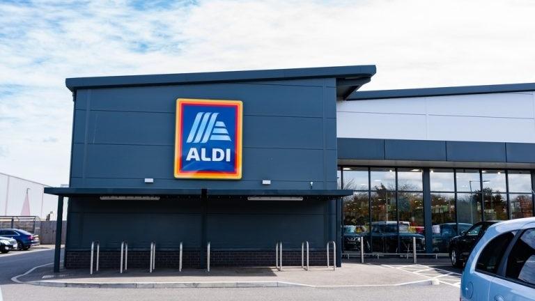 Cadena de supermercados Aldi (Reino Unido) reduce su uso de focos